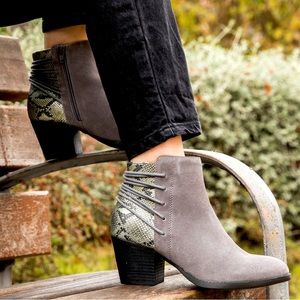 SKECHERS ANIMAL HOMESTEAD WILD WRAPS BOOTS